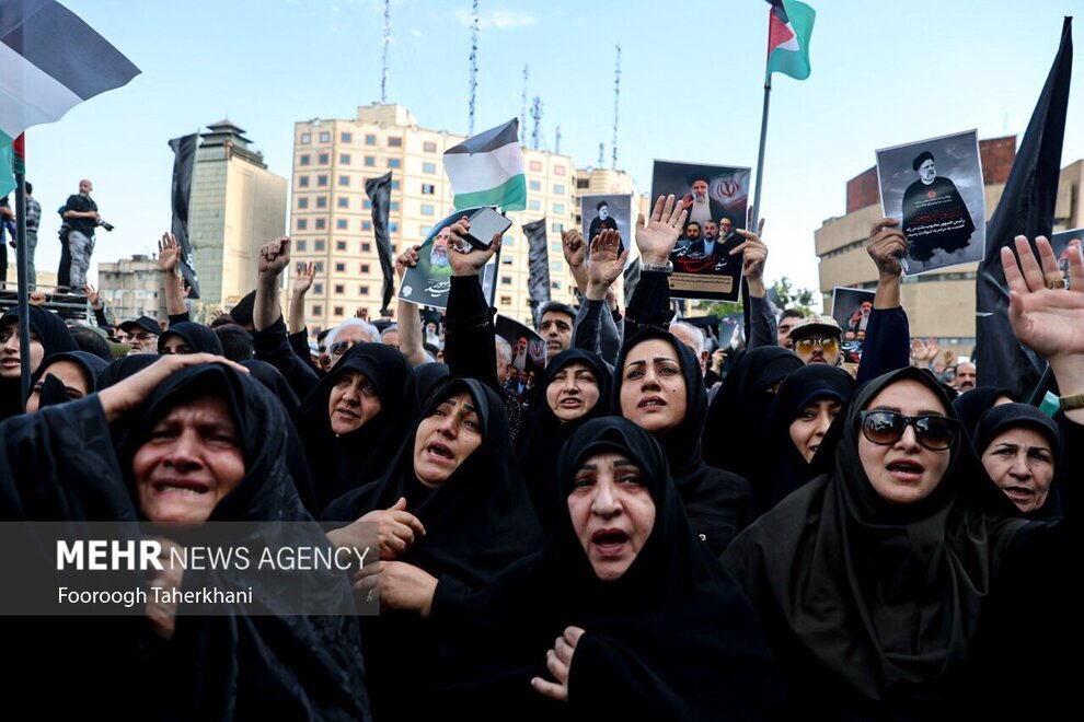 تصاویری از اجتماع مردم تهران در سوگ رئیسی