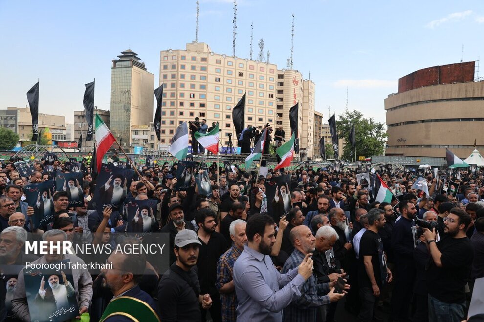 تصاویری از اجتماع مردم تهران در سوگ رئیسی
