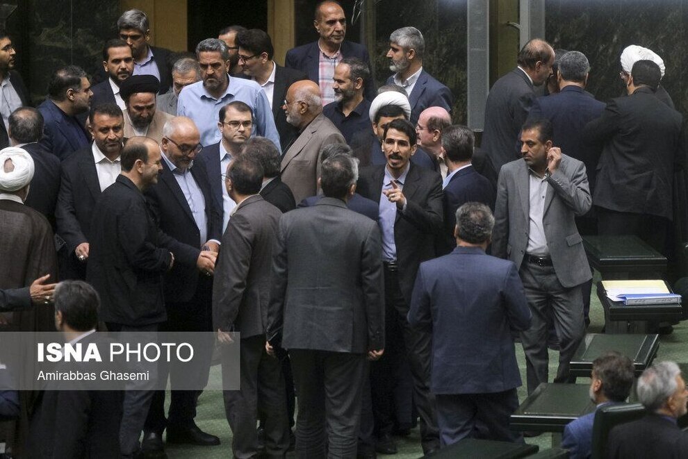 تصاویری از دعوای دیروز در صحن علنی مجلس
