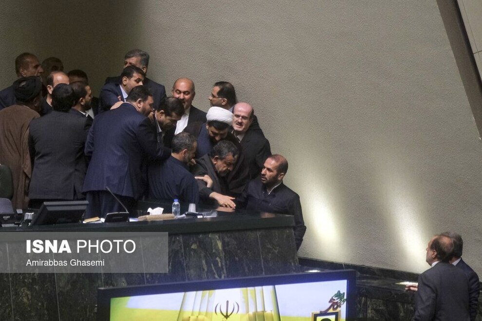 تصاویری از دعوای دیروز در صحن علنی مجلس