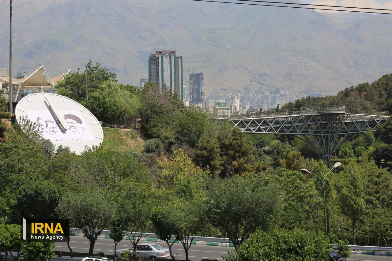 متفاوت‌ترین تصاویر از ابرساعت شهر تهران