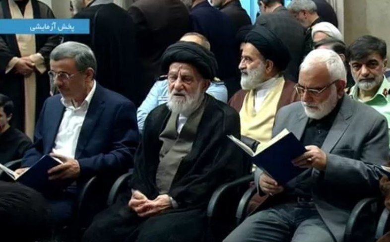 تصویری از حضور محمود احمدی‌نژاد در بیت رهبری 