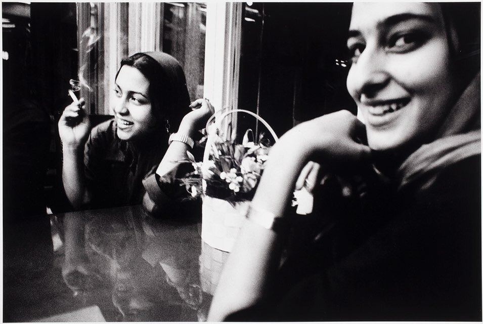 عکس نوستالژیک و بامزه از دو دختر در دهه هشتاد