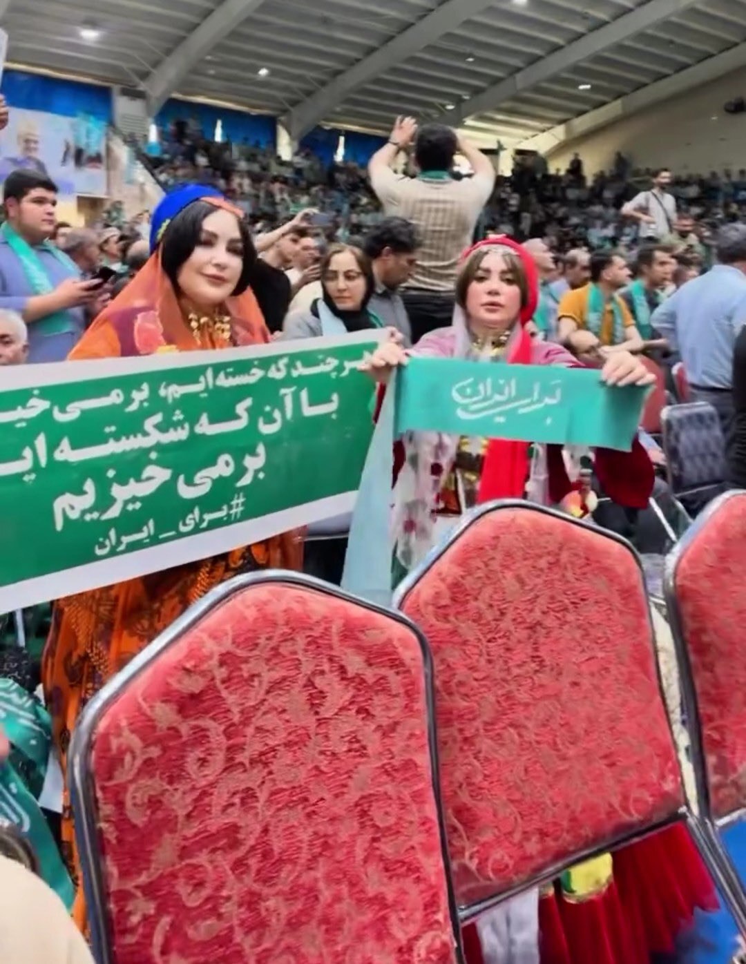 پوشش متفاوت دختران شیرازی در ستاد پزشکیان