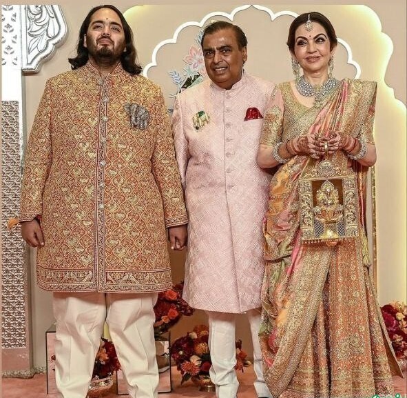 عروسی ۱۰۰ میلیون دلاری پسر ثروتمندترین مرد آسیا در هند با دعوتنامه‌ای از طلا