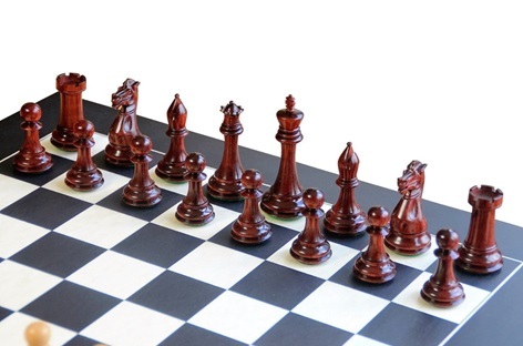 شاهکار دست‌ساز: ساخت صفحه و مهره‌های شطرنج (عصرایران)