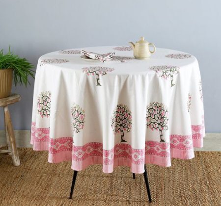 چه مدل رومیزی برای میز گرد مناسب است؟ (بیتوته)