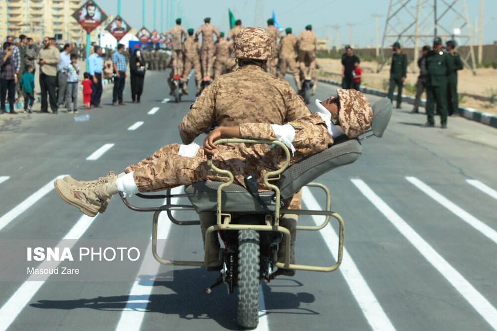 این عکس قدیمی از رژه نیروهای مسلح بازنشر شد