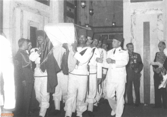 تشییع رسمی جنازه رضاخان در مسجد رفاعی مصر