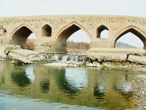 پل قیزلارکورپوسو قدمت 500 ساله