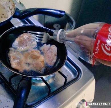 ایده ای نو برای کسانی که وقت سرخ کردن غذا  از روغن داغ می ترسند؛ البته به نظر قرار گرفتن پلاستیک و آتش در نزدیکی هم خطرناک باشد