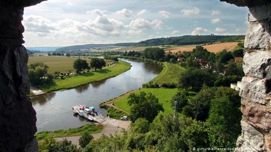 رودخانه وِزر (Weser) از به هم پیوستن رودخانه 