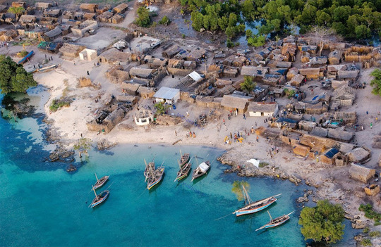 روستای زیبای ساحلی در آفریقا