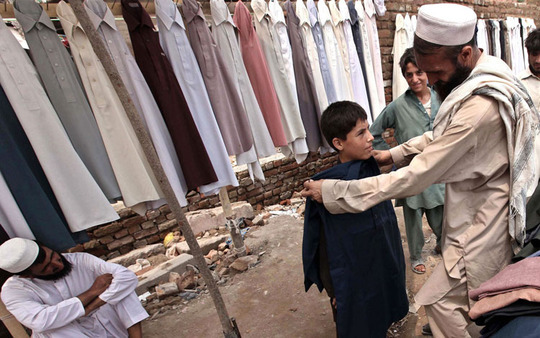خرید لباس نو و استقبال از عید فطر در پیشاور پاکستان