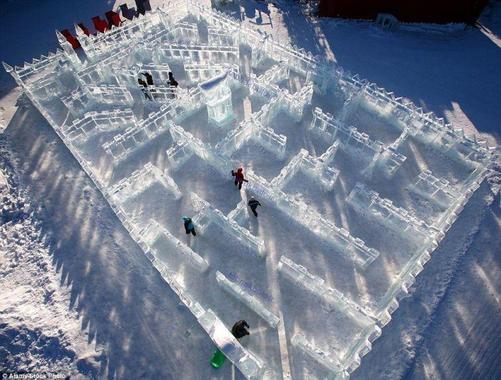 مارپیچ یخی کودکان ساخته شده در سال ۲۰۱۱ میلادی