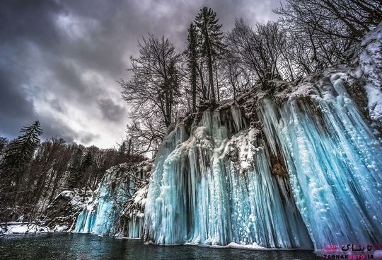 آبشار منجمد در پارک ملی Plitvice Lakes