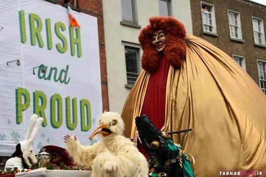 عروسک‌های بزرگ در راهپیمایی روز سنت پاتریک در شهر دوبلین