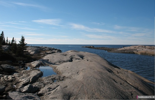 خلیج هادسون در شمال کانادا قرار دارد، جاذبه و کِشِش مناطق اطراف این خلیج نسبت به سایر مناطق زمین کمتر است