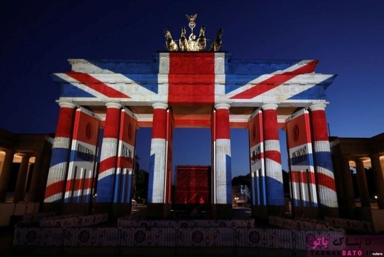 دروازه براندنبروگ برلين آلمان که برای بزرگداشت قربانیان حادثه تروریستی لندن به رنگ پرچم انگلستان درآمد