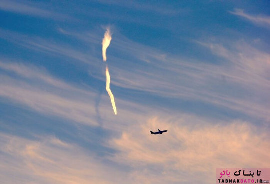 رد هواپیما بر روی آسمان پس از پرواز از فرودگاه سیدنی