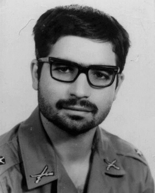 «حسن روحانی»، رییس جمهور ایران در اوایل دهه 1970 زمانی که خدمت سربازی انجام می داد.